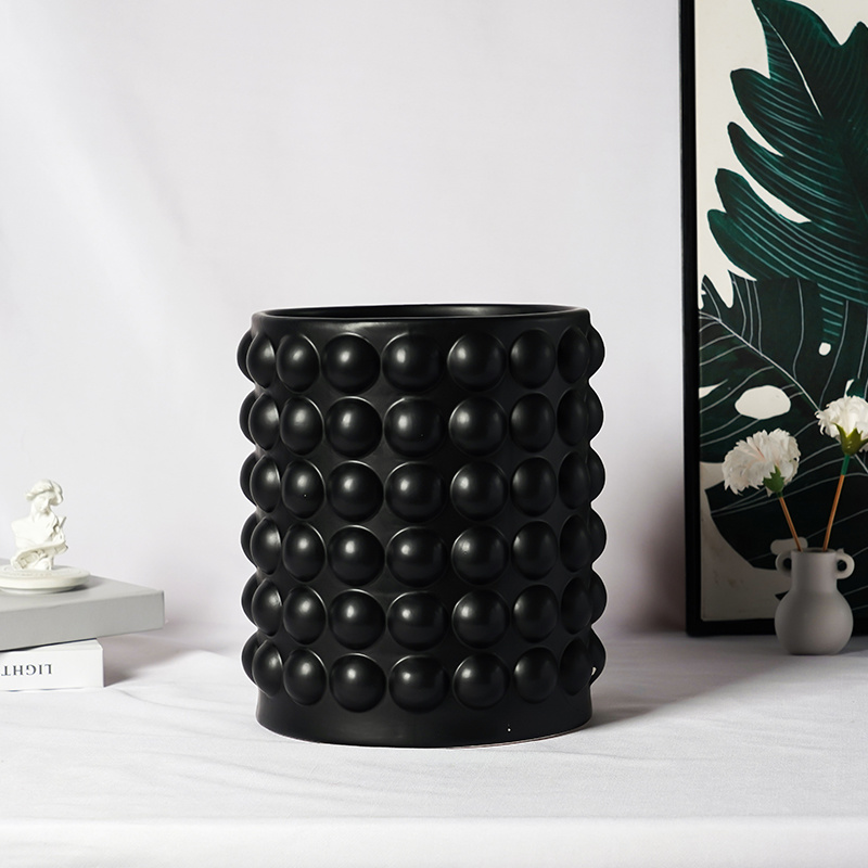 Flower pot protrusion