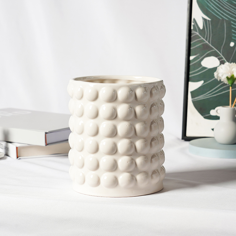 Flower pot protrusion