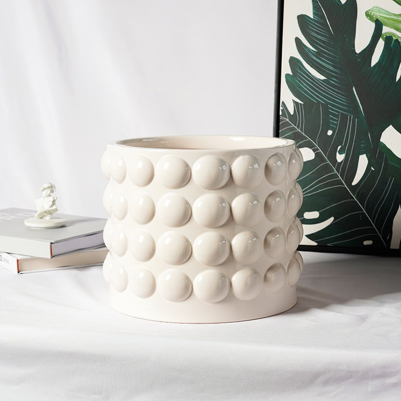 Flower pot protrusion