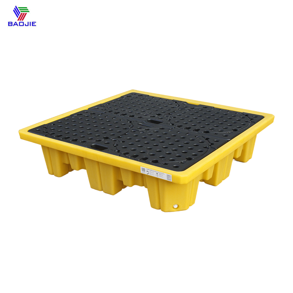 4 Drums plastic pallets