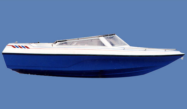 4.9 m open speedboat
