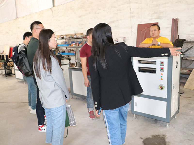 Jiangsu customers visit the factory