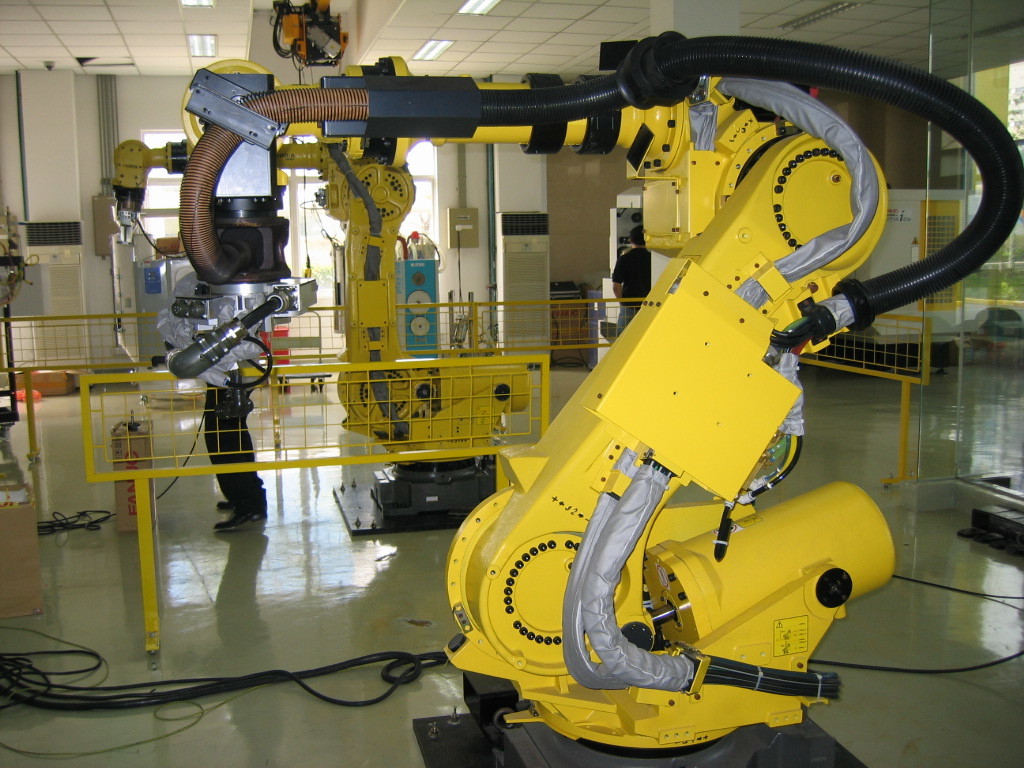 机器人自动化生產线总成（北汽欧曼重型汽车厂）
