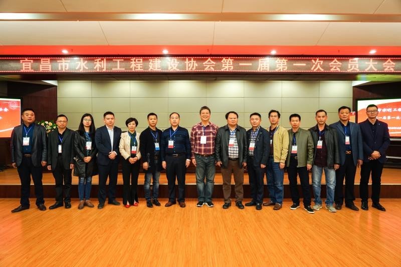 熱烈祝賀公司董事長洪江新同志當(dāng)選宜昌市水利工程建設(shè)協(xié)會副會長