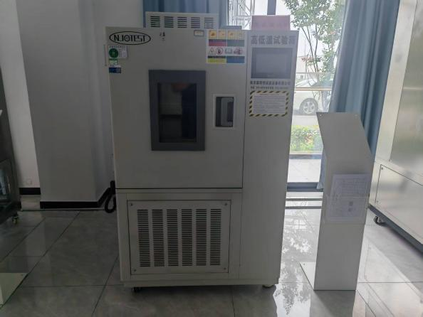 High and low temperature test chamber (simulating high and low temperature environments) High and low temperature test chamber (simulating high and low temperature environments)