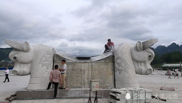 毛南族能工巧匠韦启初造出世界最大铜鼓，即将刷新自己保持的吉尼斯世界最大铜鼓记录