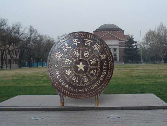 2011年我厂为广西清华大学校友会特制一面直径为2.011米大铜鼓赠送清华大学百年校庆