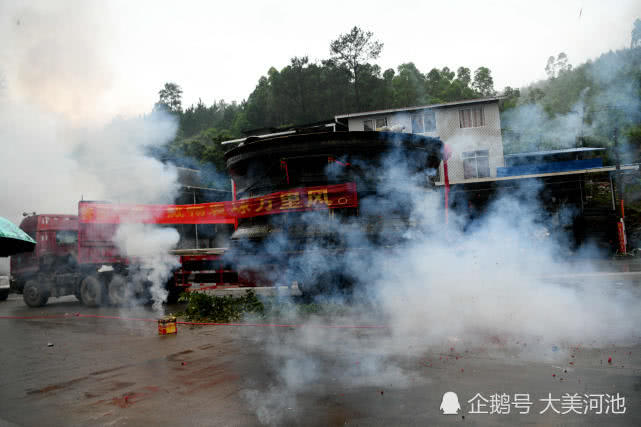 毛南族能工巧匠韦启初造出世界最大铜鼓，即将刷新自己保持的吉尼斯世界最大铜鼓记录