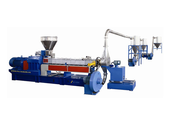 Special air-cooled hot-cutting extrusion granulator for non-woven fabric