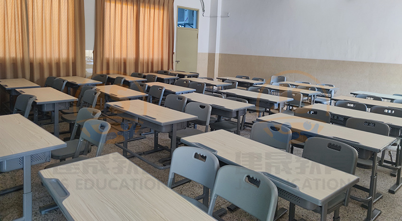 漳州一中西湖校区课桌椅项目正式完工