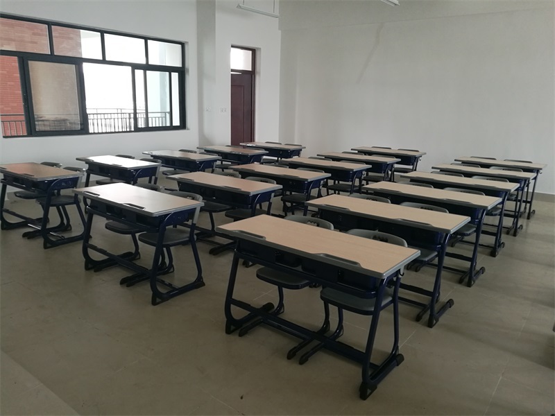 建晟家具合作项目广东岭南职业技术学院课桌椅案例