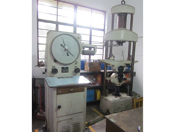 Hydraulic universal tensile testing machine