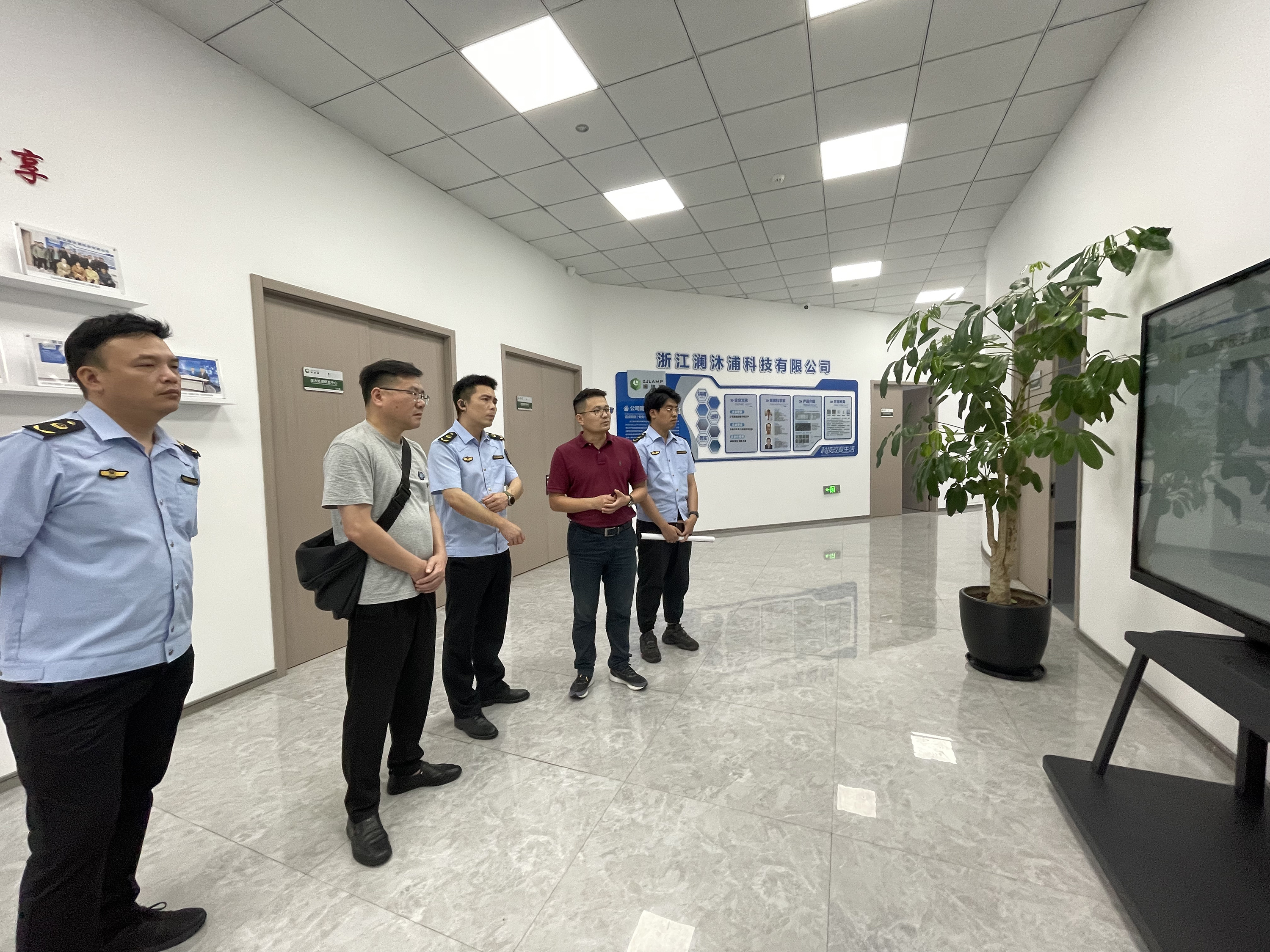 瑞安市市監(jiān)局來瀾沐浦調(diào)研指導(dǎo)商業(yè)秘密保護(hù)基地建設(shè)工作