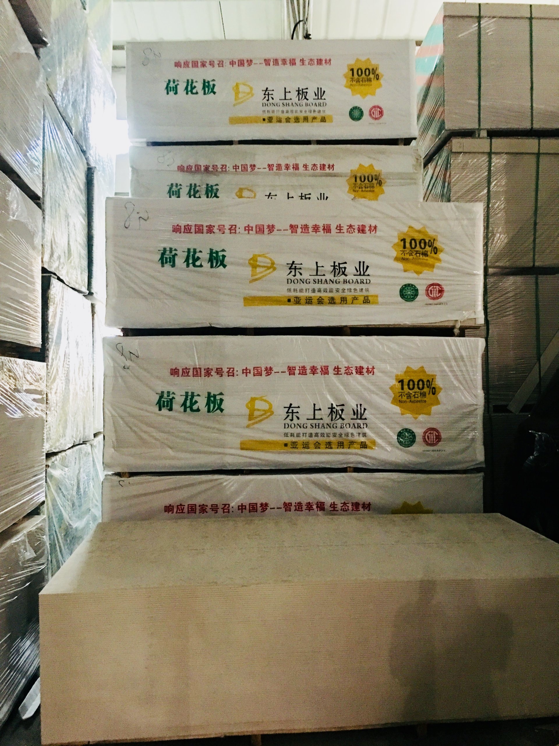 東上荷花板