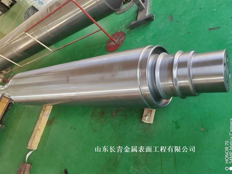 長青金屬熱噴涂公司對輥子表面堆焊不銹鋼