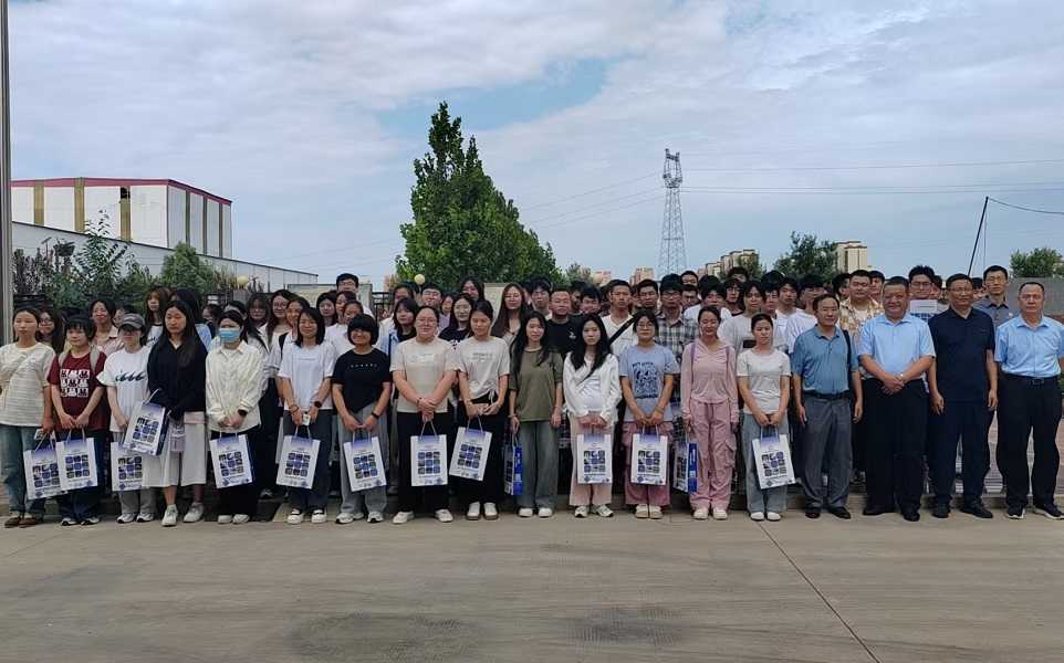 歡迎齊魯工業(yè)大學(xué)學(xué)生到我司參觀學(xué)習(xí)