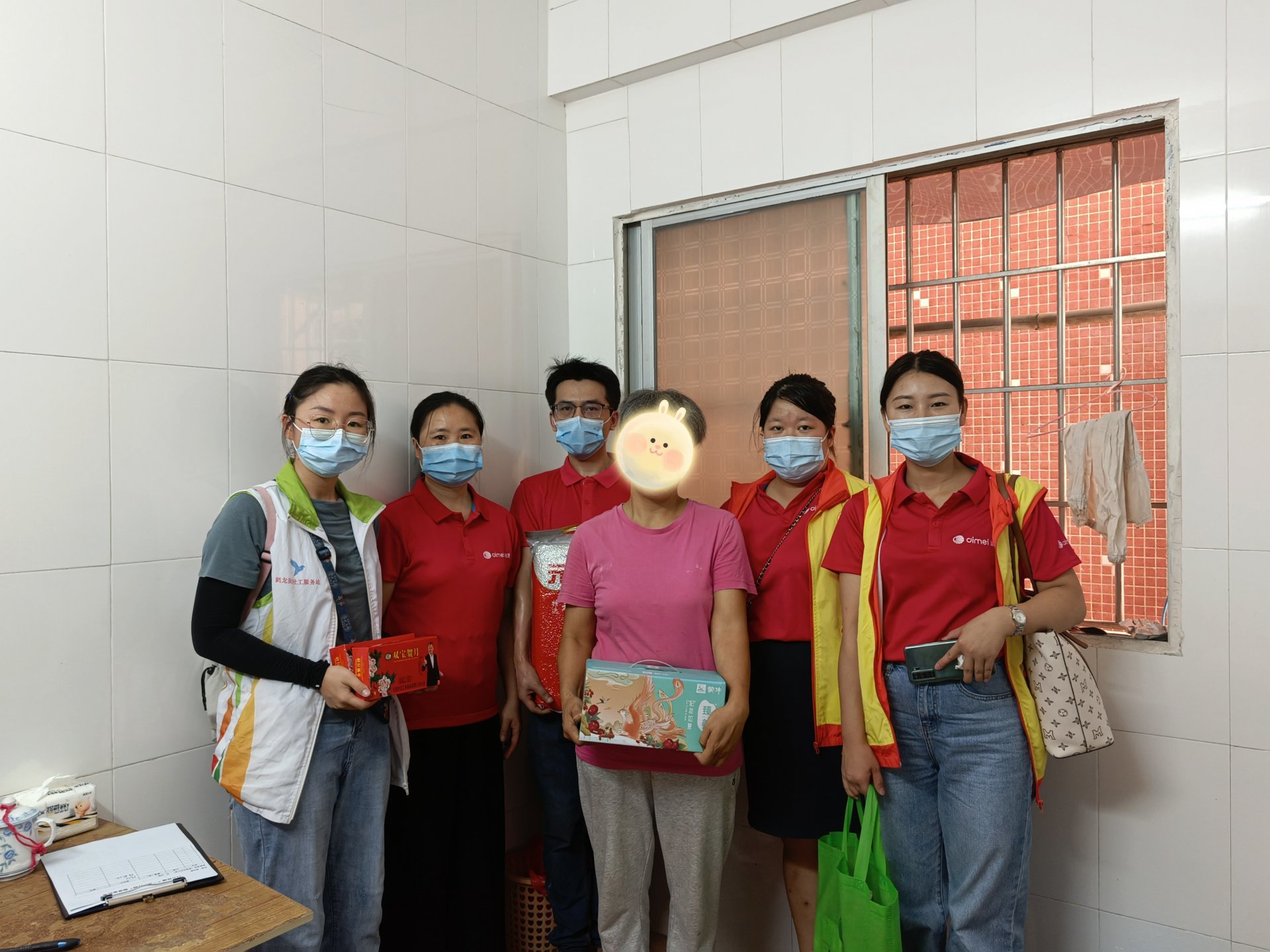 “金秋送關(guān)懷”廣州迪美鶴龍街中秋探訪慰問活動