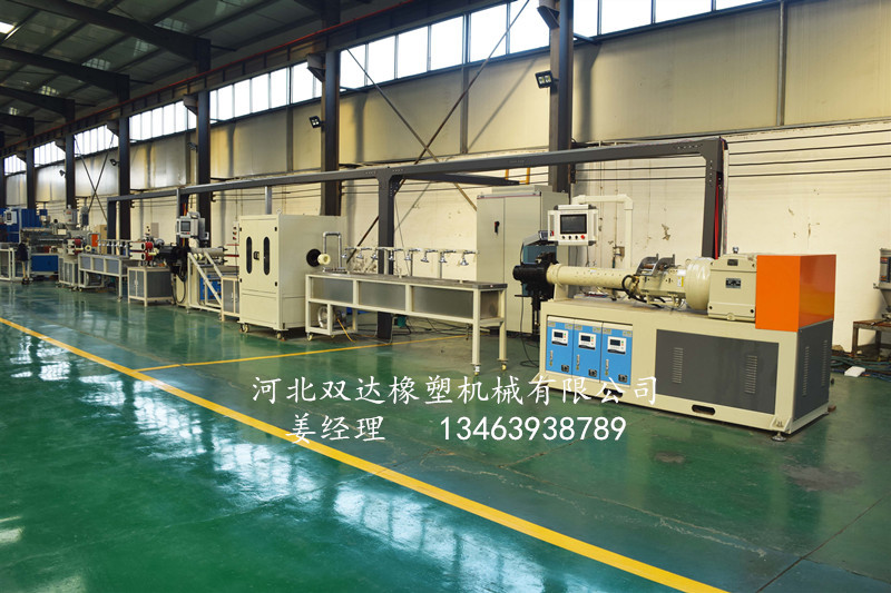 Automatic pin rubber pipe production line
