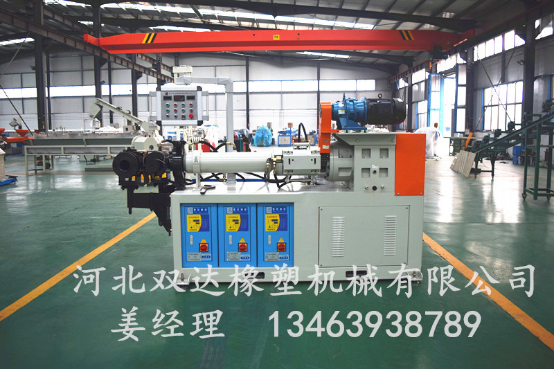 90 Rubber hose extruder with independent feeding