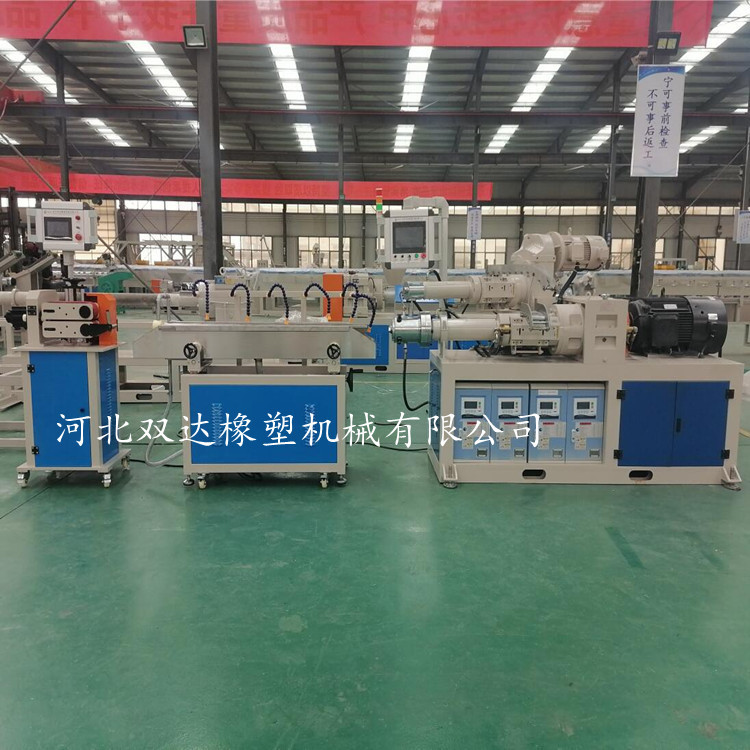 Composite rubber tube extruder all-in-one production line