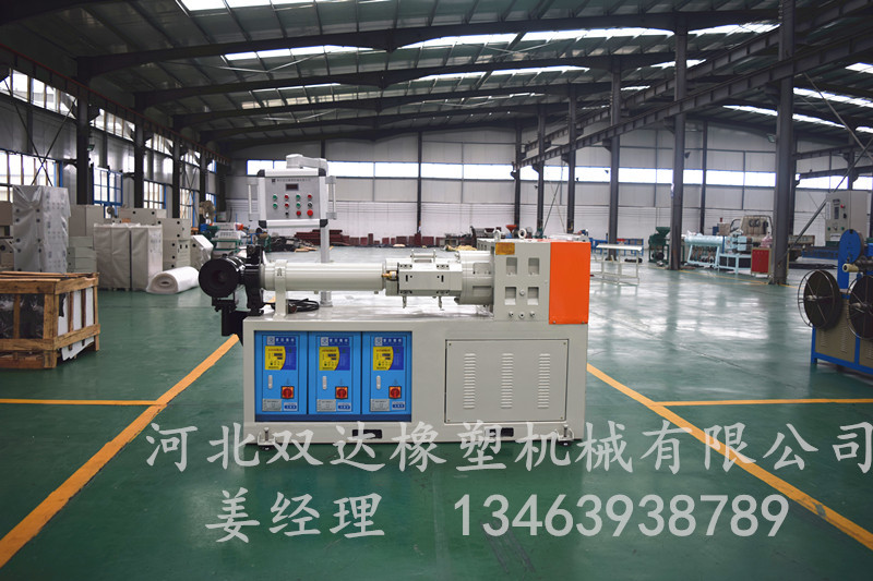 Cold feed rubber tube extruder