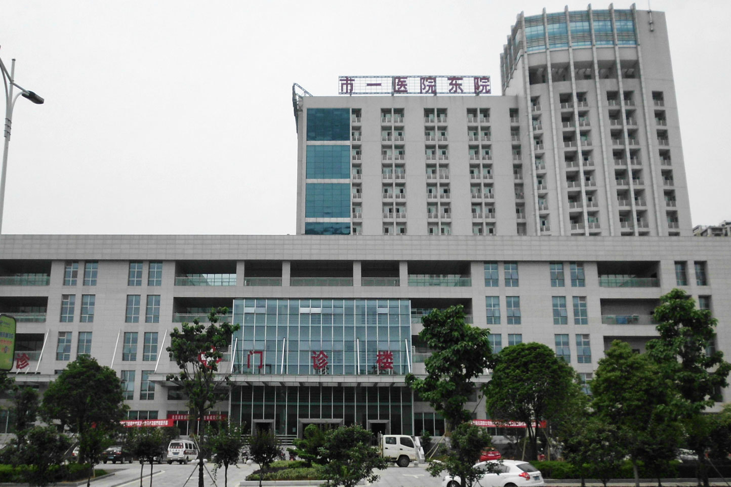 湖南省岳陽“市一醫院”：6mm（淺藍）離線LOW-E+9A+6mm白玻、6000平米。