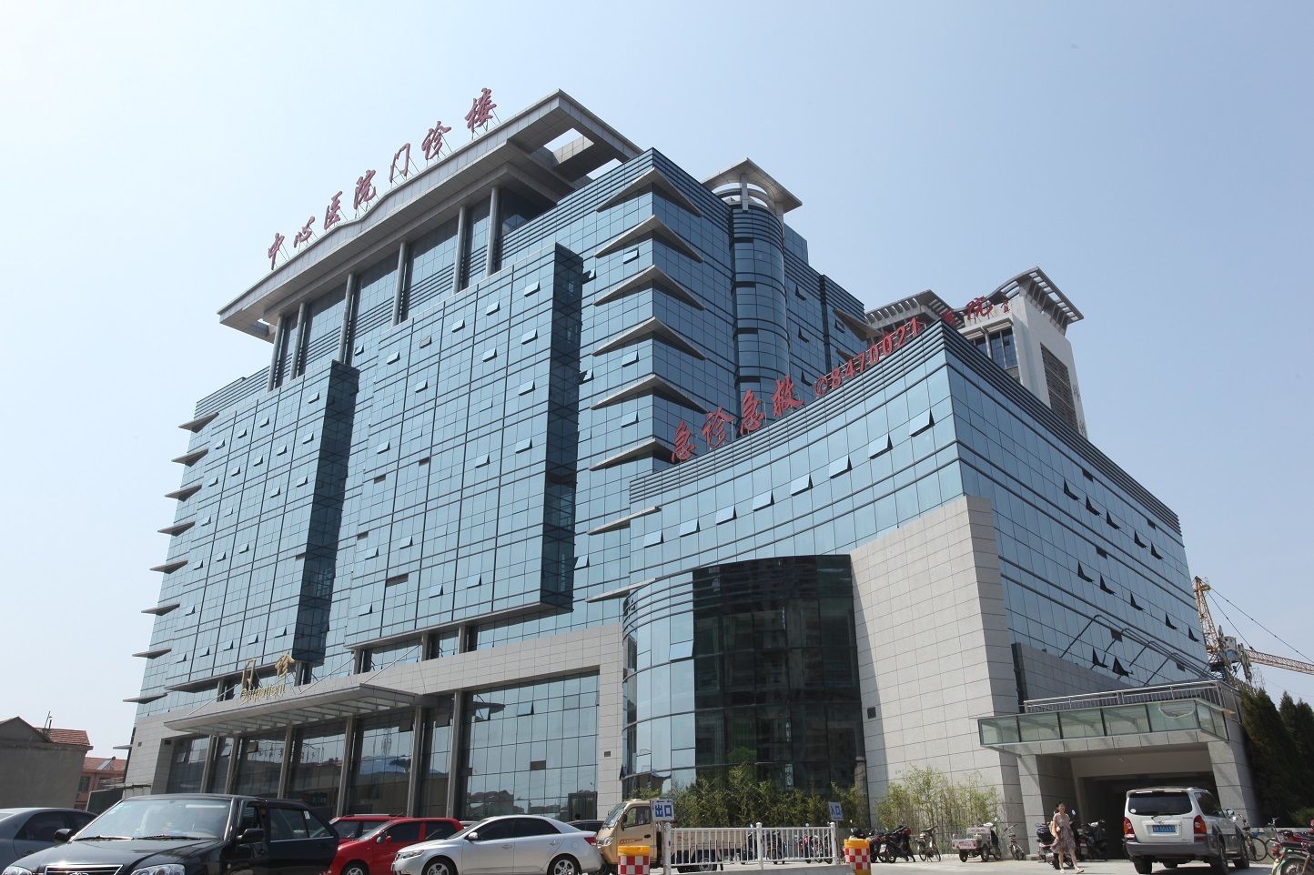 山東省文登市“中心醫院”：6mm（藍灰）LXTL150離線LOW-E,2000平米。