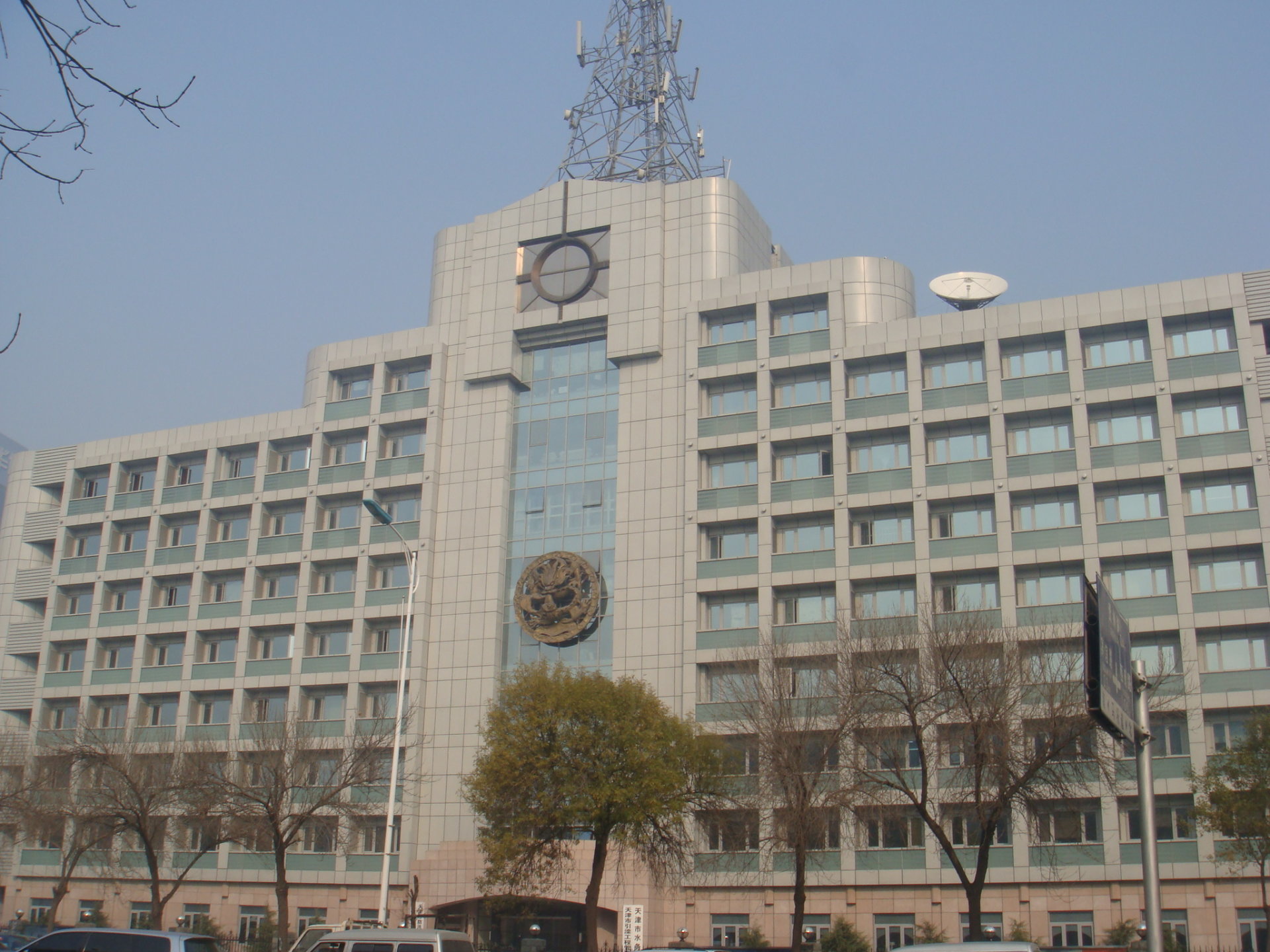Tianjin Water Bureau office building: 6mmLXTL150 (blue gray) offline LOW-E; 1200 square meters. Tianjin Water Bureau office building: 6mmLXTL150 (blue gray) offline LOW-E; 1200 square meters.