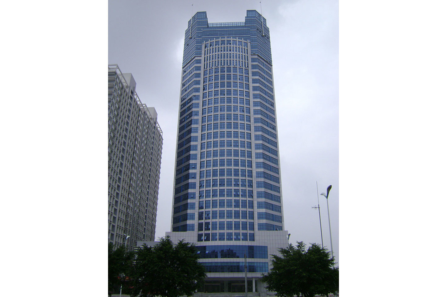Ford Lanyi Cleaning Film of Oriental Parkson Building in Liuzhou