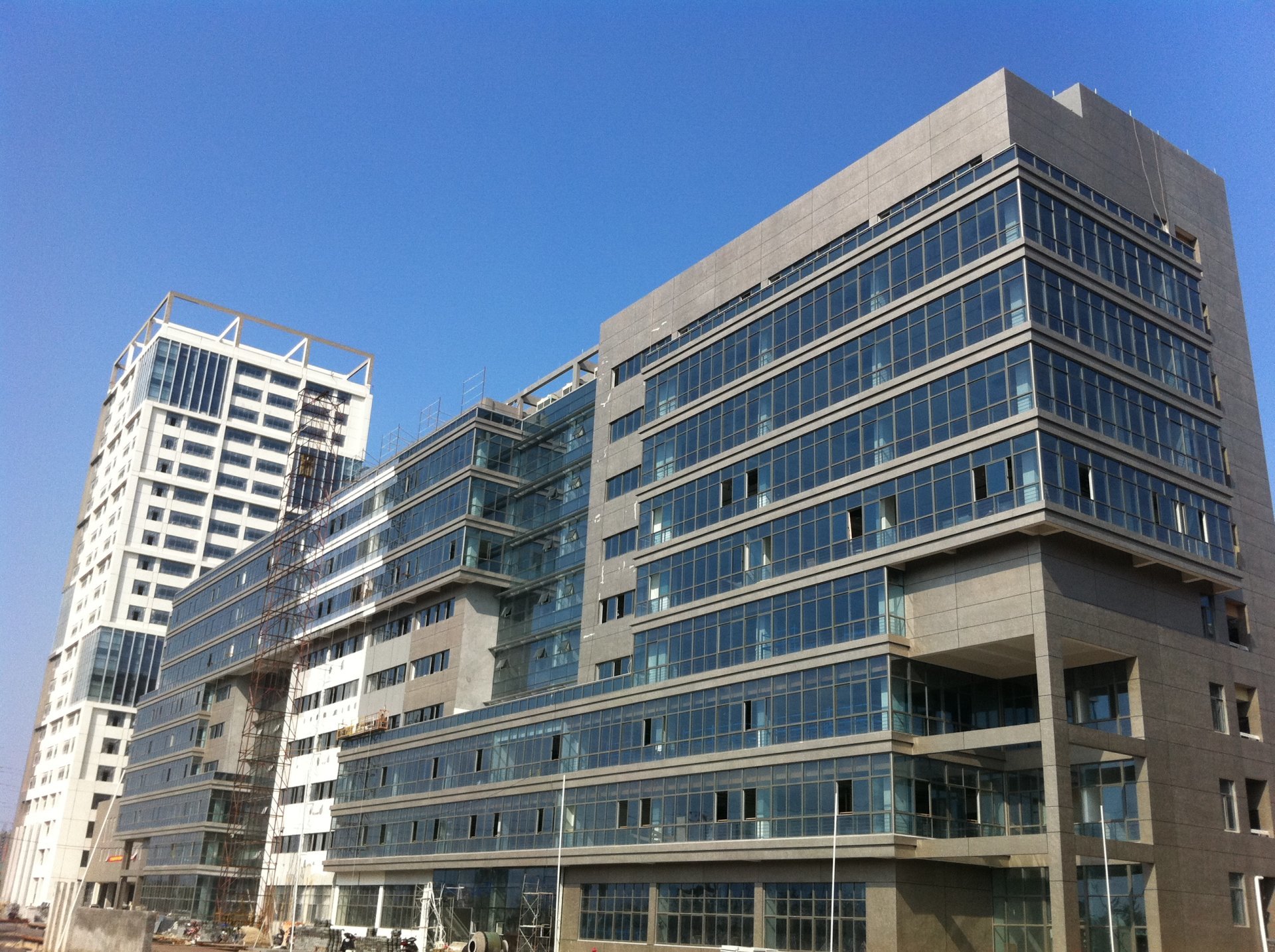 Wenzhou Wenchang Science and Technology Building: 5mm (light blue) LXTB160+9A+5mm white glass; 10000 square meters.