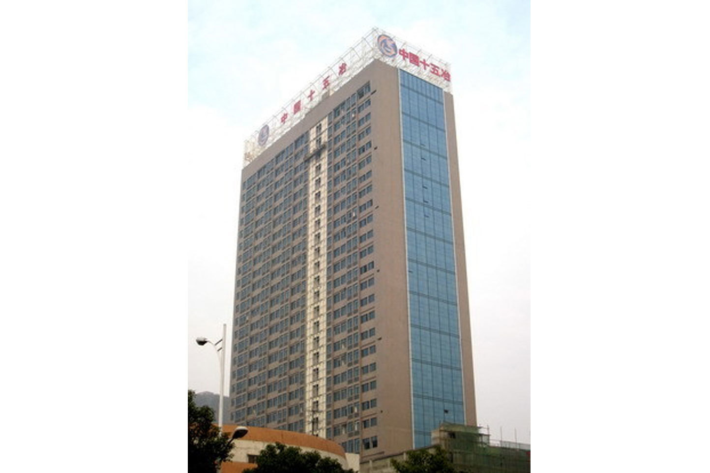 Hubei Province, 15th Metallurgical Wuhan Base: 6mm (blue-gray) LXTL150+12A+6mm white glass, 15,000 square meters. Hubei Province, 15th Metallurgical Wuhan Base: 6mm (blue-gray) LXTL150+12A+6mm white glass, 15,000 square meters.