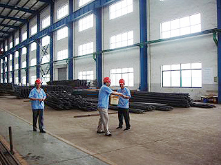 The chairman of the company sends coolness to the staff The chairman of the company sends coolness to the staff
