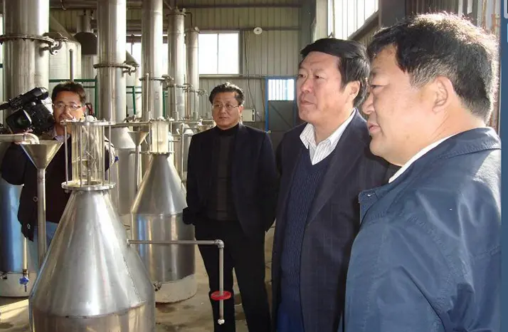 Essential oil distiller