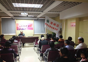 走进社区为社区居民科普爱眼知识，免费检查眼科