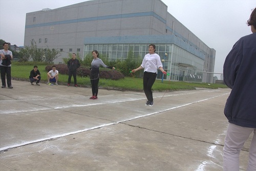 揚州優邦生物藥品有限公司運動會跳繩比賽