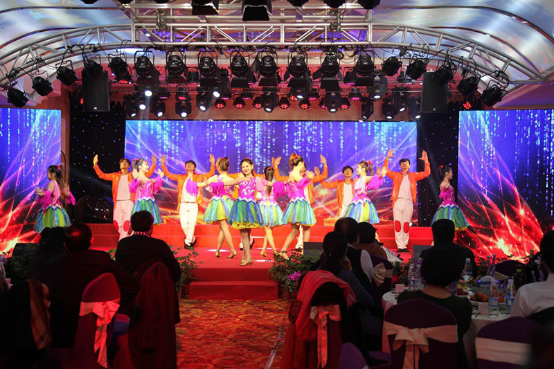 西港60周年庆典在开场舞《花开盛世》的热情奔放中拉开序幕
