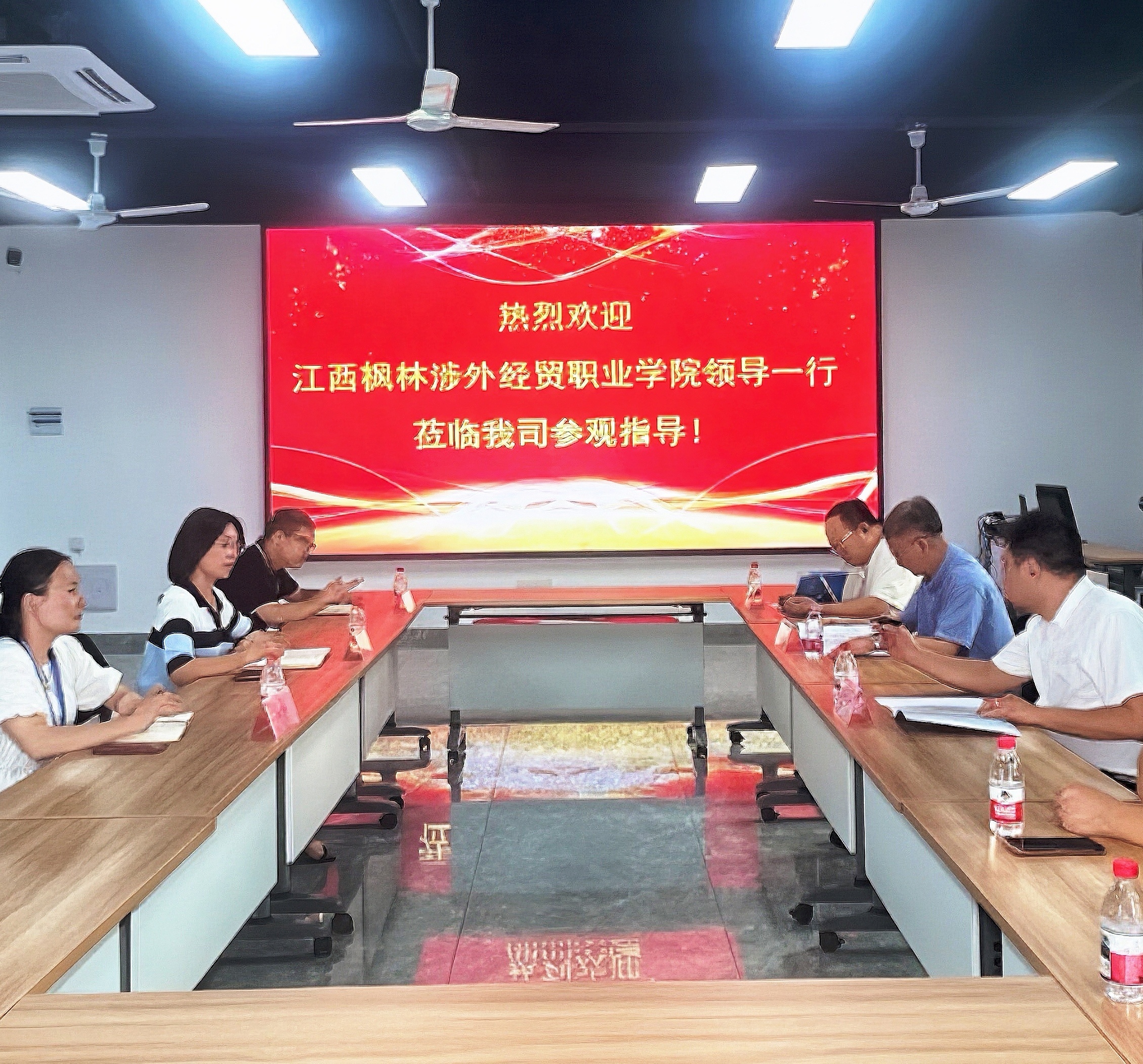 江西枫林涉外经贸职业学院领导莅临金狮贵宾会 共商产教融合新篇章