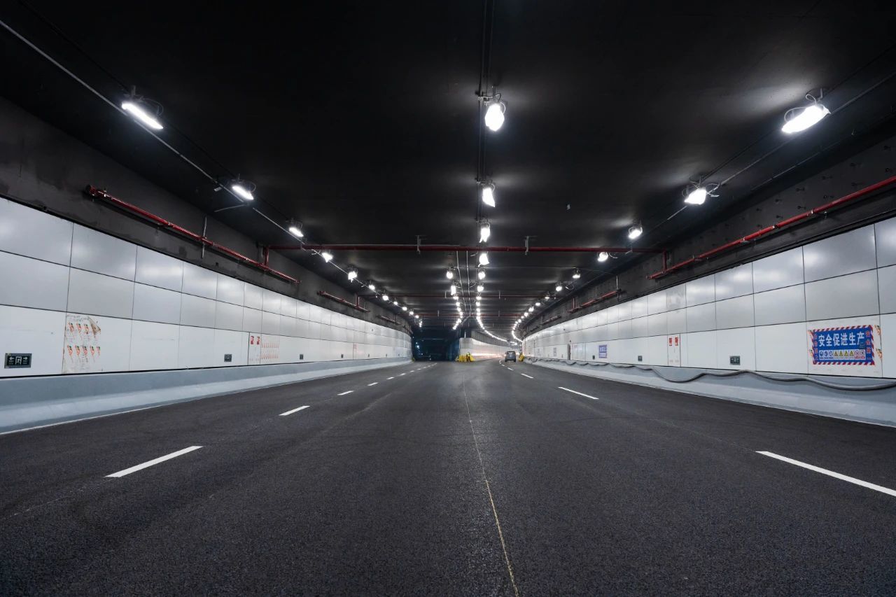 大连湾海底城市隧道照明工程