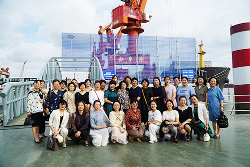 如皋市女企業(yè)家港口參觀各大企業(yè) 如皋市女企業(yè)家港口參觀各大企業(yè)