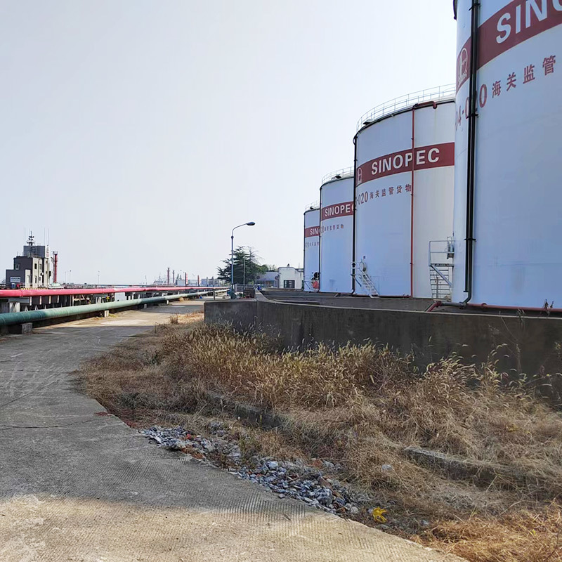 中石化江蘇鎮(zhèn)江潤滑油庫油罐清洗、鋁浮盤囊式密封拆裝