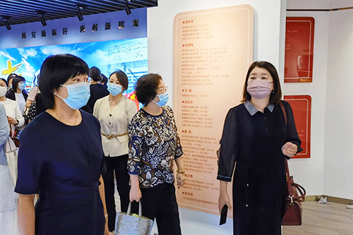 如皋市女企業(yè)家港口參觀各大企業(yè) 如皋市女企業(yè)家港口參觀各大企業(yè)