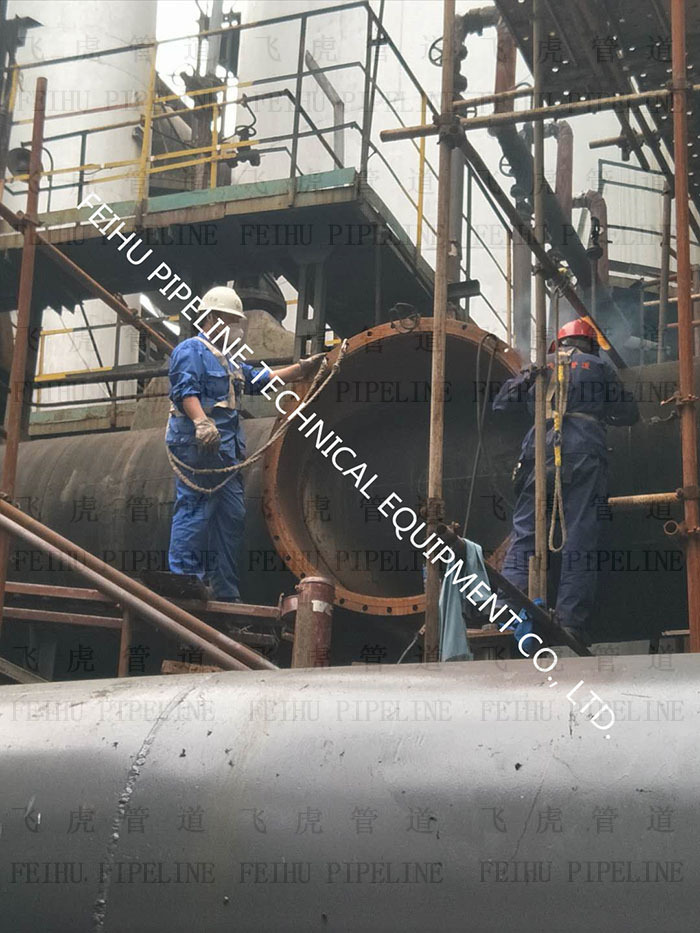 Make hot tap in coke gas pipeline under negative pressure