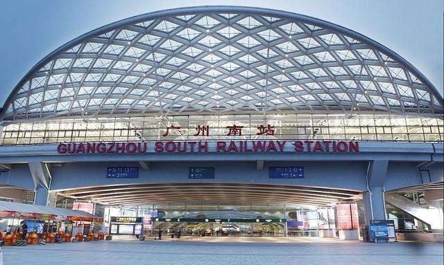 亚洲第一大高铁站广州南站LED透明屏项目顺利完工交付使用