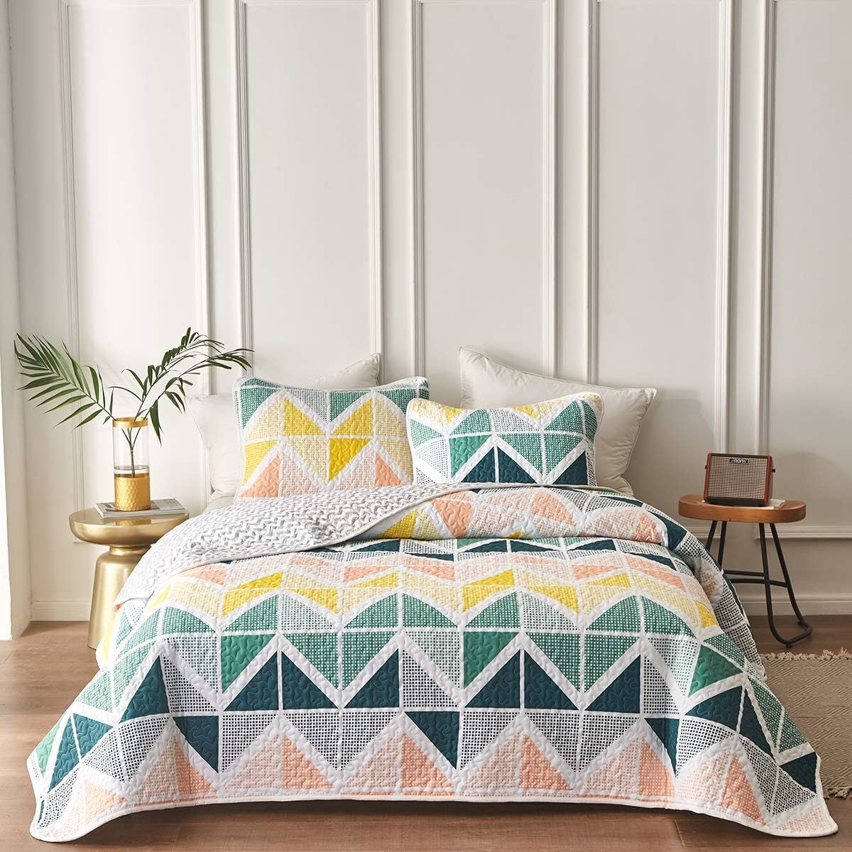Wholesale Reversible Colorful Triangle Shape Cool Breathable Coverlet Bedspread for Summer