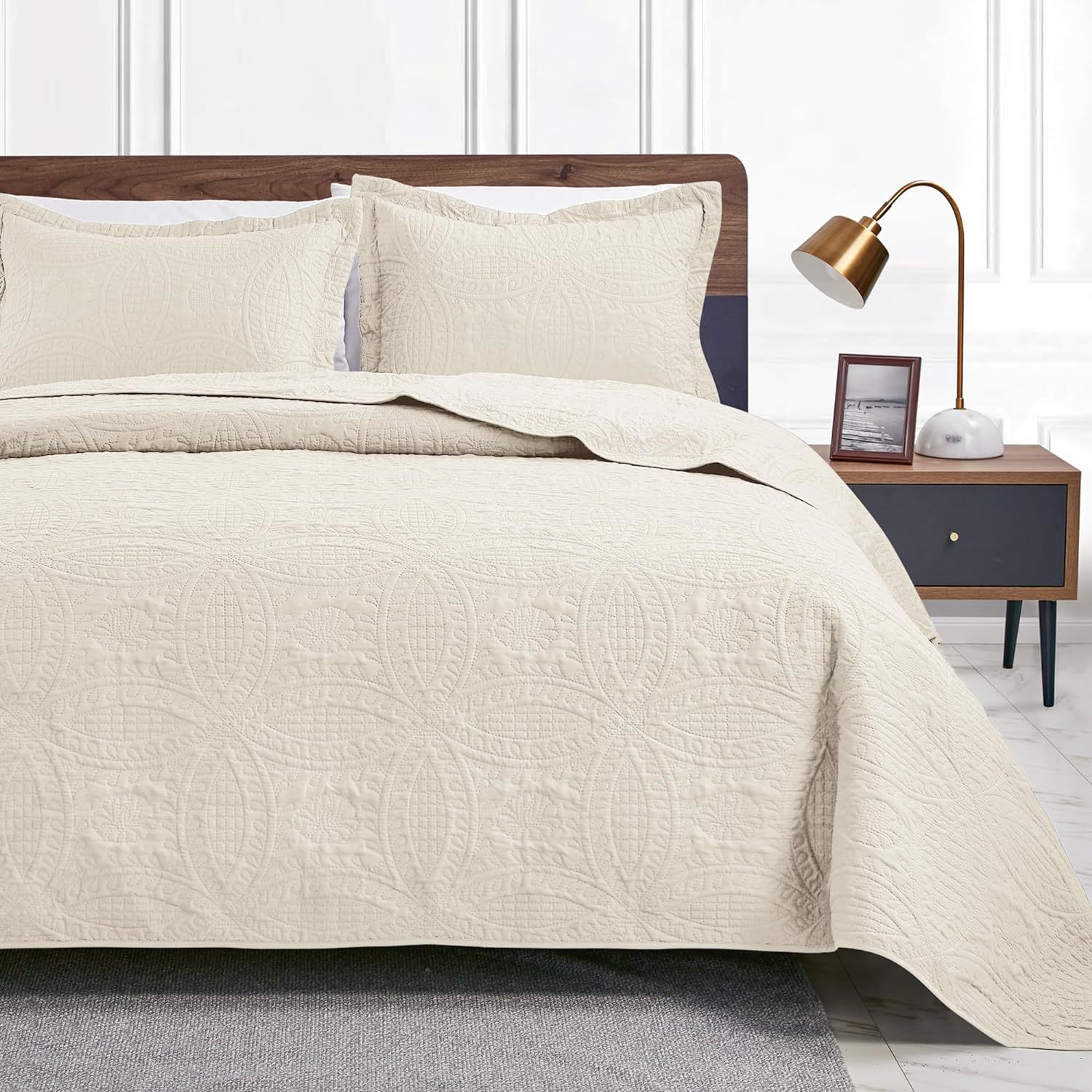 Factory King Size Modern Style Coin Pattern Beige Coverlet Bedspreads for All Season 106"x96"