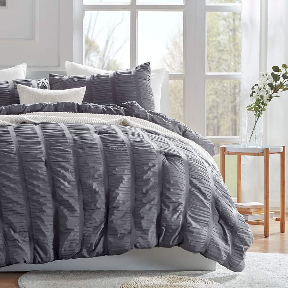 New Product Soft Breathable hidden stitches design stylish seersucker style 100% polyester comforter set for family use