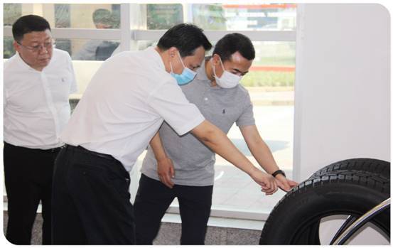 成都东部新区管委会领导到海大集团调研