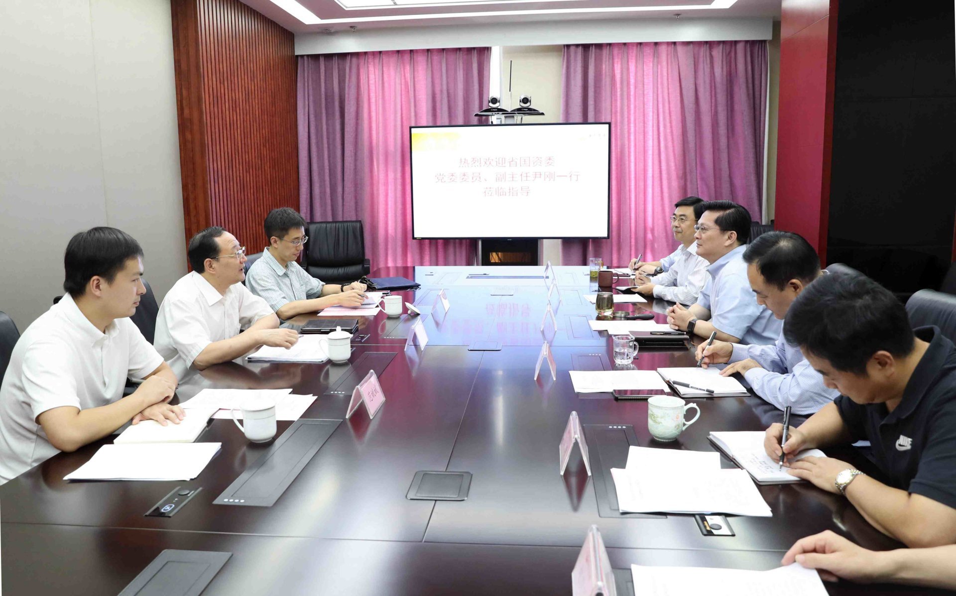 省國資委黨委委員、副主任尹剛一行赴華魯集團調研