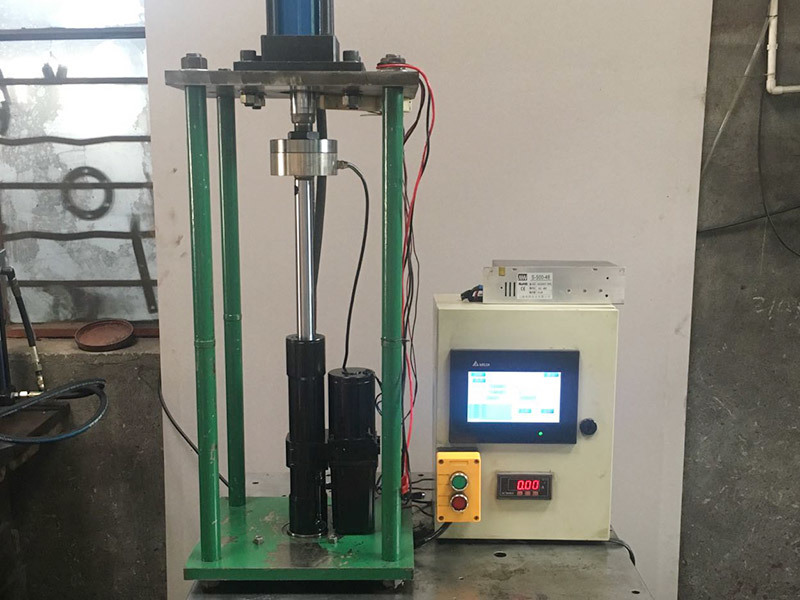 Hydraulic pusher test bench