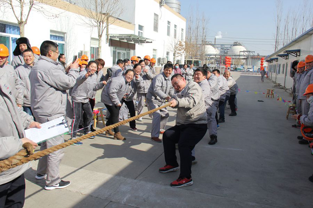 凝聚团队——澳帆化工组织拔河比赛